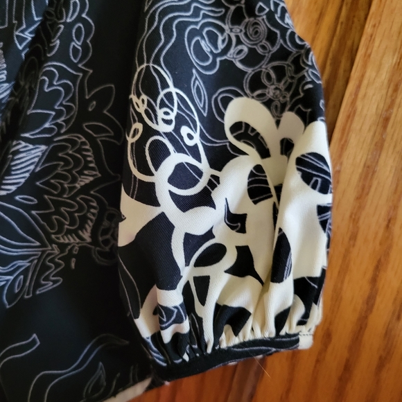 BCBG Maxazria womens top in size large. - Picture 5 of 8